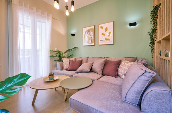 Located in a traditional, quiet neighborhood in Neos Kosmos, close to Koukaki di Athens, Greece Elegant Apartment w/balcony, for Big Group/Family Entire rental unit vacation rental 39769523