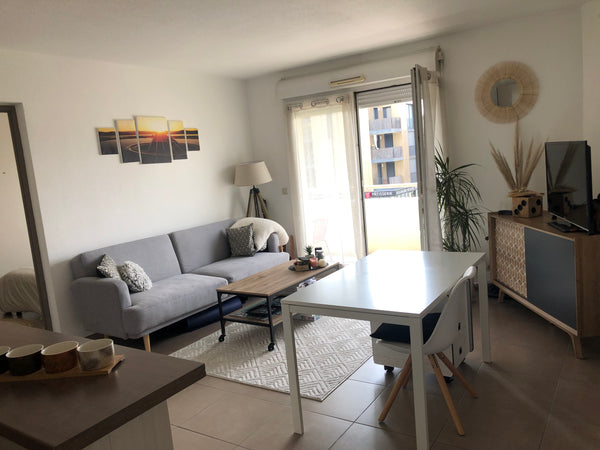Profitez d'un T2 de 41m2 avec ascenseur et balcon, dans une résidence avec pisci Blanquefort, France Super T2 dans une résidence avec piscine Entire rental unit vacation rental 617184296090891806