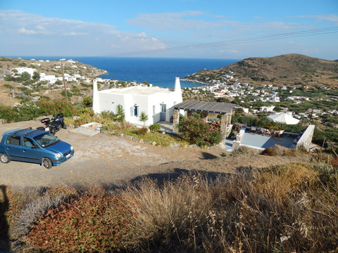 Autonomous "artistic" space of high aesthetics, located on the low level of Cycl Greece "the Magical Sunset, studio for 2 or 3 persons" Private room in cycladic house vacation rental 14089947