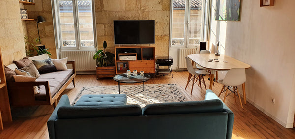 Situé en plein coeur de la rue porte de la monnaie, une rue prestigieuse de Bord Bordeaux, France Superbe Loft centre ville Bordeaux -chambre privée Private room in loft vacation rental 24727525