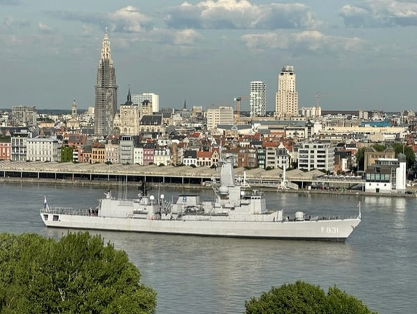 Ruim, volledig vernieuwd en mooi ingericht appartement op de 15de verdieping. Te Antwerpen, Belgium Appartement met prachtig uitzicht op Antwerpen Entire condo vacation rental 50039346