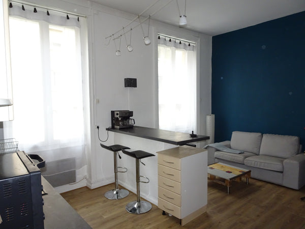 Charmant appartement  situé en plein cœur de Montchat dans une rue commerçante e Lyon, France Appartement 2 pièces en plein cœur de Montchat Entire rental unit vacation rental 29960229