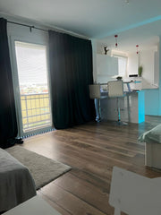 Diese zentral gelegene Wohnung mit sehr guter Verkehrsanbindung ist der optimale  Feine Wohnung im 9. Stock mit traumhaftem Ausblick Entire condo vacation rental 638700851865118700