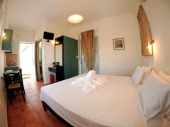 Tersanas Beach Lodges is a small, family runned hotel, located next to the lake   Tersanas Beach Lodge I Upper Floor Sea View Room in aparthotel vacation rental 604814509280016509