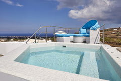 The King's Throne house is a lovely house of 38 sq. meters house located in the  Greece The King's Throne house with Jacuzzi & Sea view Entire home vacation rental 41634527