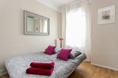 Studette au 4ème étage sans ascenseur, avec kitchenette et salle d'eau. Calme, d Paris, France Jolie studette à Denfert Rochereau Entire rental unit vacation rental 12486913