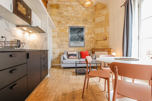 Lovely 2 bedroom duplex apartment with lots of charm and character<br /><br /><b  Pretty 2 bedroom duplex apartment full of charm Entire rental unit vacation rental 549116220870549733