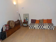 Cette chambre sobre et chaleureuse, dans un quartier populaire, cosmopolite et v Paris, France Charming room Chambre zen et terrasse aux oliviers Private room in condo vacation rental 6519790