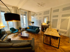 Beau 2 pièces ancien typique de la Presqu’île de Lyon. Mon appartement est idéal Lyon, France Bel appartement au cœur de Lyon Entire rental unit vacation rental 768690196905348882