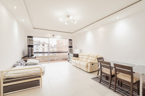 Beautiful renovated  appartment (75m²) on 4th floor with balcony located with st Antwerp, Belgium Cozy+close to central station antwerp Entire condo vacation rental 41241299