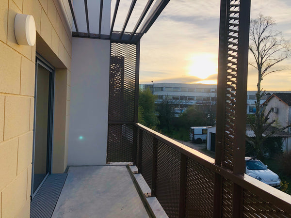 Logement neuf dans une résidence calme et sécurisée à proximité de Bordeaux cent  Bel appartement Entire condo vacation rental 51135182