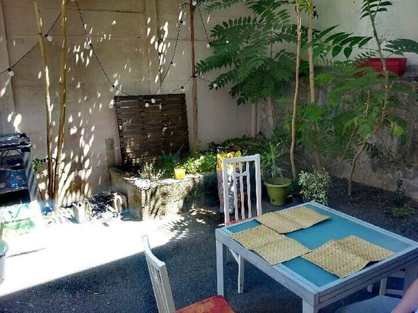 Appartement t2 sur cour assurant la tranquillité. Le logement est situe a 10 min Villeurbanne, France Appartement T2 avec terrasse Entire rental unit vacation rental 761415928080443583