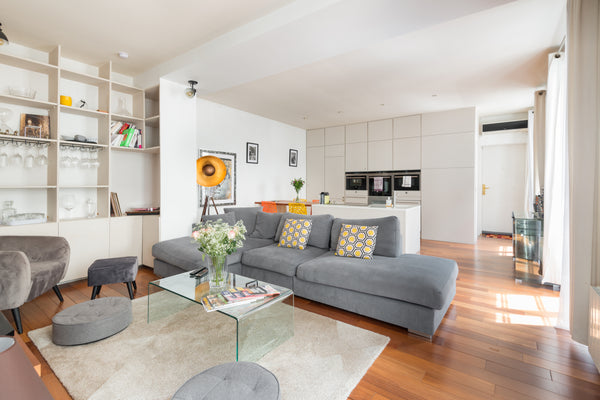 Luxury one bedroom apartment in the center of Paris.<br /><br />Designed and fur Paris, France Luxury and Sunny 1 Bedroom - Heart of Paris Entire rental unit vacation rental 20446646