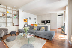 Luxury one bedroom apartment in the center of Paris.<br /><br />Designed and fur Paris, France Luxury and Sunny 1 Bedroom - Heart of Paris Entire rental unit vacation rental 20446646