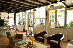 A former artist's studio converted into a loft house with a small flowery courty Paris, France House Loft artist on garden In the heart of Paris Entire townhouse vacation rental 1230495