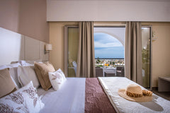 Das 20 qm große Classic Doppelzimmer mit Meerblick bietet Platz für 2 Personen u  Classic Doppelzimmer mit Meerblick in Hotel Matheo Room in hotel vacation rental 553396853528602902