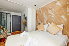 Cette petite chambre, agréable et chaleureuse, a une superficie d'environ 20m².  Brussels, Belgium SUPERIOR double room PL. SAINTE CATHERINE Brussels Room in hotel vacation rental 50614129