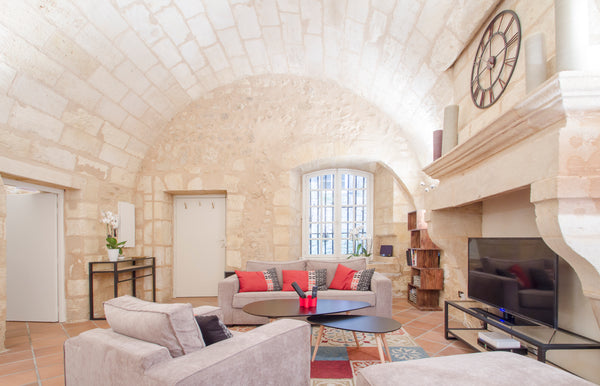 Appartement de charme, atypique, donnant sur les vestiges des Douves du XIII eme Bordeaux, France SPACIEUX T2 CENTRE HISTORIQUE Entire rental unit vacation rental 5431691