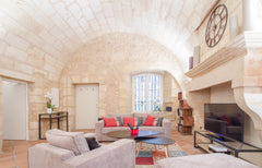 Appartement de charme, atypique, donnant sur les vestiges des Douves du XIII eme Bordeaux, France SPACIEUX T2 CENTRE HISTORIQUE Entire rental unit vacation rental 5431691