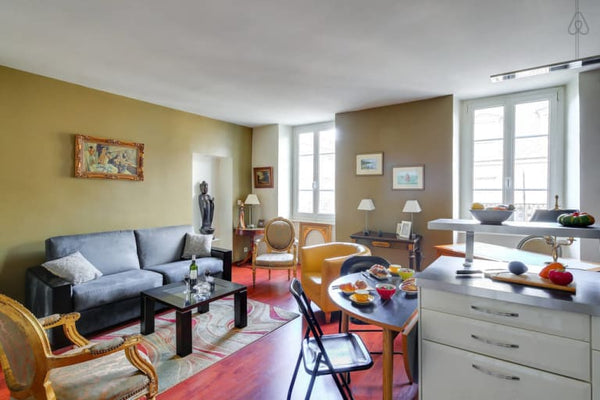 This bright and spacious apartment is perfect for friends, or couples willing to  GuestReady - Amazing Le Marais Flat - 2 mins to Hô Entire rental unit vacation rental 22580207
