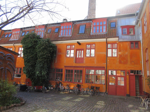 Rustic private home appartment in cosy, green and tranquil back yard. Situated i Copenhagen, Denmark Unique ground floor app. in Copenhagen city center Entire condo vacation rental 677207316037110893