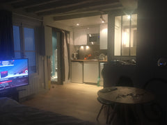 Petit cocon plein de charme en plein cœur du Marais. Idéal pour un séjour en cou Paris, France Appartement cosy en plein cœur du marais Entire rental unit vacation rental 21844632
