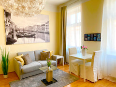 Gönn dir eine Pause und entspann dich in dieser friedlichen Oase.<br /><br /><b> Vienna, Austria Cozy apartment 🌸 close to center🌸 No smoking Entire condo vacation rental 658036023795720111