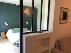 Studio indépendant au coeur d'un jardin de 500m2. Possibilité de rentrer la voit Bordeaux, France Studio Bordeaux - Vinexpo Private room in rental unit vacation rental 34302601