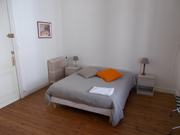 Agréable maison bordelaise  rénovée récemment . Lumineuse, la maison est idéalem Bordeaux, France Chambre privée chez l'habitant Private room in home vacation rental 19619935