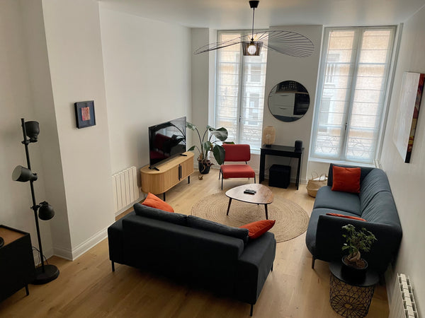 Appartement type 3 de 64m² refait à neuf. Il situé rue Coustou, à une minute à p Dijon, France T3 refait à neuf quartier Hôtel de Ville/Terreaux Entire rental unit vacation rental 51971739