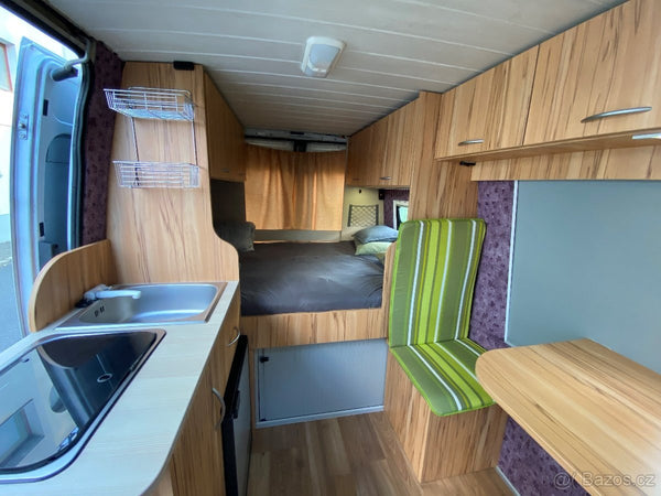 Obytné auto s možností řídit ven mimo Prahu. Auto si můžete půjčit po celé České Prague, Czechia Obytné auto bez sprchy s možností řídit mimo Prahu Camper/RV vacation rental 591365944820759882