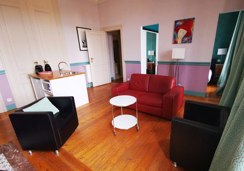 Appartement HANKAR , Hall d'entrée, pièce principale avec cuisine équipée, salon Brussels, Belgium Appart  Hankar dans maison de maître centre ville Entire condo vacation rental 11143907