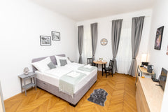 Our apartment is fully equipped and renovated in a beautiful historic building i  THE PLACE, IN THE 7TH DISTRICT OF VIENNA Entire rental unit vacation rental 689525592344599201