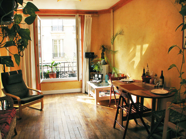 Beautiful apartment very clear on a small cobblestone street, 300 meters from th Paris, France Quiet, relaxing and convenient! Private room in rental unit vacation rental 5705203