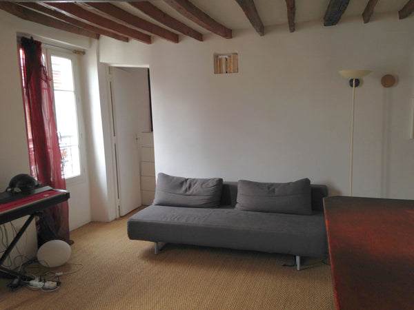 Cosy and quiet appartment, ideal for 2 people (3 possible)  with wooden beamed c Paris, France Lovely appt on the fringe of Marais Entire rental unit vacation rental 3467088