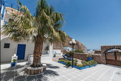 Just 200m from the sandy beach of Perissa a fully equipped studio, part of an es Loutraki, Greece Spiridoula Villa - Santorini Sunny Retreat Private room in condo vacation rental 614863704630777705