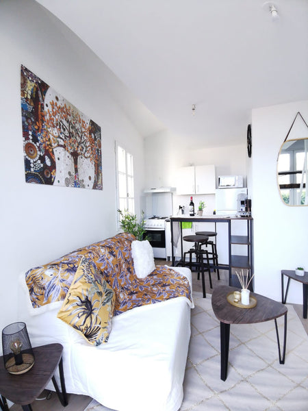 Accommodation in a quiet area ideal for your weekend or business trips:<br />1-  Bordeaux, France Cosy T1Bis Begles 10Min. Bordeaux et Gare St Jean Entire condo vacation rental 47094748