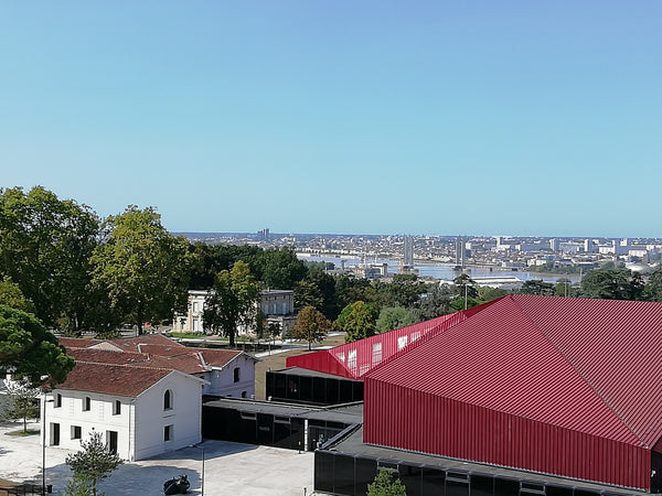 Bonjour,<br />Je vous propose de vous accueillir dans mon T3 de 64 m², situé au   Chambre avec vue sur Bordeaux Private room in rental unit vacation rental 45408666