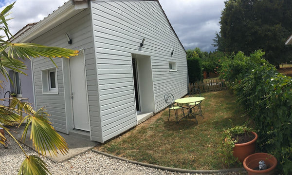 Joli studio neuf dans quartier calme proche de la ville de Bordeaux.<br />Mitoye Cenon, France Studio avec jardin privatif Entire home vacation rental 51741444