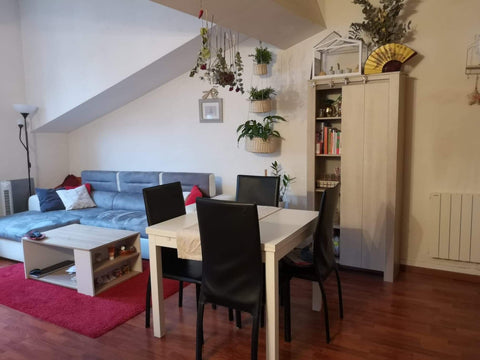Bienvenue à Lyon !<br /><br />Séjournez dans un appartment située en plein cœur  Lyon, France En plein cœur du Vieux Lyon Entire rental unit vacation rental 21759273