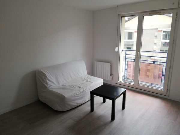 Studio situé à 200m de la gare à Saint Jean à bordeaux, quartier calme, rue peu  Soussans, France Studio gare Saint Jean Entire condo vacation rental 43997750