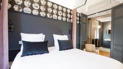 Mystère propose 40 m2 de charme et d’élégance espiègle, impertinente et raffinée Lyon, France Superieur Suite Mystère - 2 Pl Gailleton - MiHotel Room in serviced apartment vacation rental 31558877