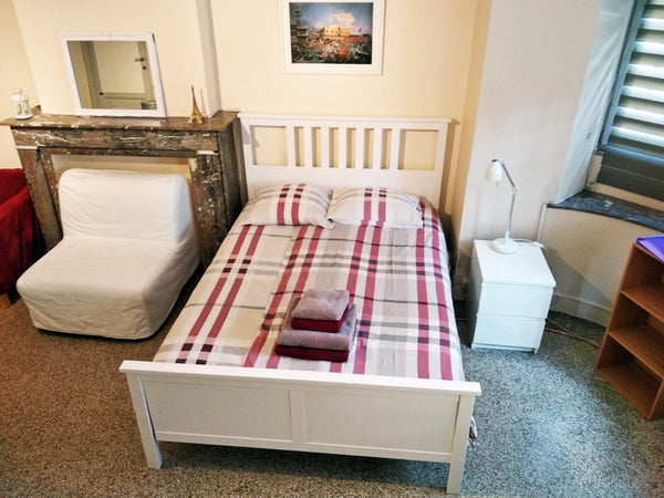 Comfortable studio apartment with sofa and walk-in closet located on the ground  Brussels, Belgium Convenient & comfy studio near Montgomery & Merode Entire rental unit vacation rental 992623