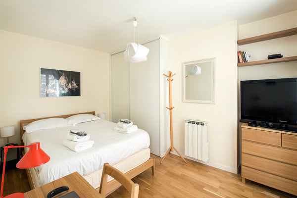 The apartment is located in Montmartre , 18th , on the first floor of a nice  bu  Bright and Charming apartment in Montmartre Entire rental unit vacation rental 21129307