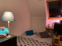 A compact but cosy room 20 minutes by foot from the centre of Vienna and 1 minut Vienna, Austria Kleines aber feines Zimmer nähe Stadthalle Private room in rental unit vacation rental 640958215190351335