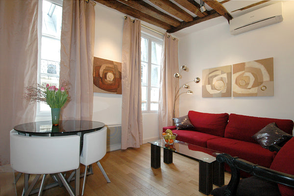 Close to the metro, central and historical district, lots of typical restaurants Paris, France HORTENSIA POM4-Apartment-Family-Wet room Entire rental unit vacation rental 23017860