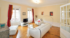 Located in the heart of Lyon’s central Presqu'île district and its mythical Rue  Lyon, France Lyon 2 presqu'île: 2-bdr spacious apartment Entire rental unit vacation rental 31628438
