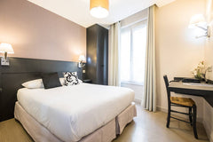 Chambre double cosy avec salle de bain privé<br /><br /><b>License number</b><br Paris, France MONTMARTRE - Double room with private bathroom Room in boutique hotel vacation rental 17889886