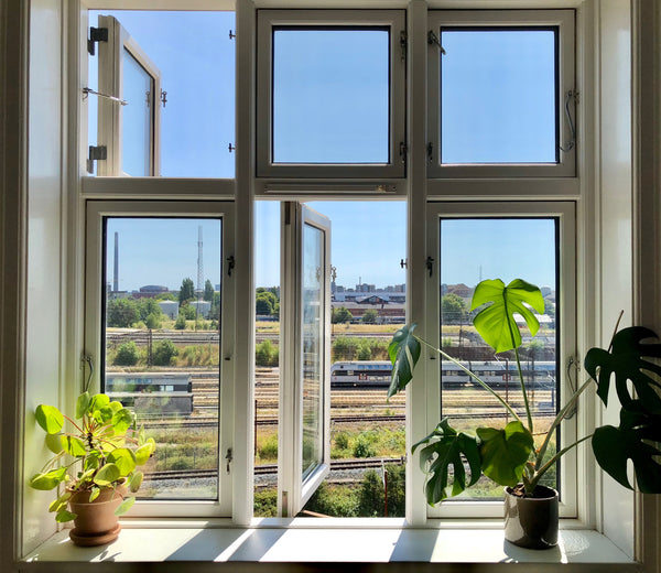 Nyrenoveret lys lejlighed på 4.sal med udsigt over skinderne mod hovedbanen. <br Copenhagen, Denmark Classic two-room apartment in vibrant area Entire rental unit vacation rental 17629119