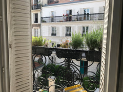 Light and airy apartment in a quiet residential building that is just moments fr Paris, France Light & Airy 1 bed in Montmartre with balcony Entire rental unit vacation rental 28405703